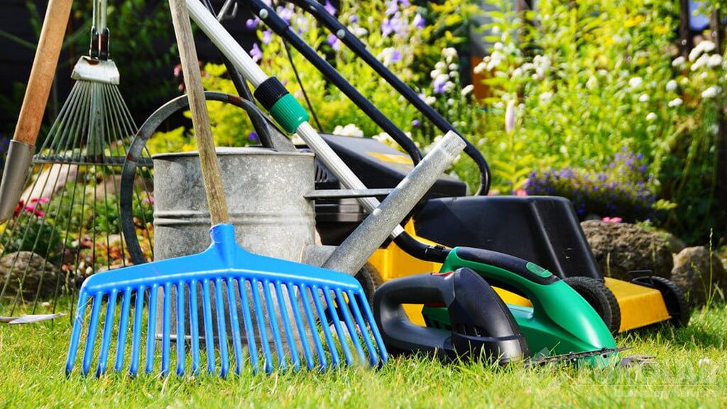 Tests d'outils et d'équipement de jardin