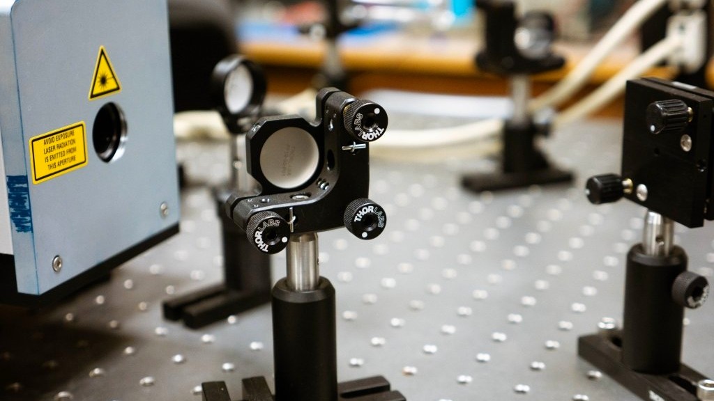 ASTM G133 Doğrusal Karşılıklı Bilye-Düz Yüzey Kayan Aşınması için Standart Test Yöntemi