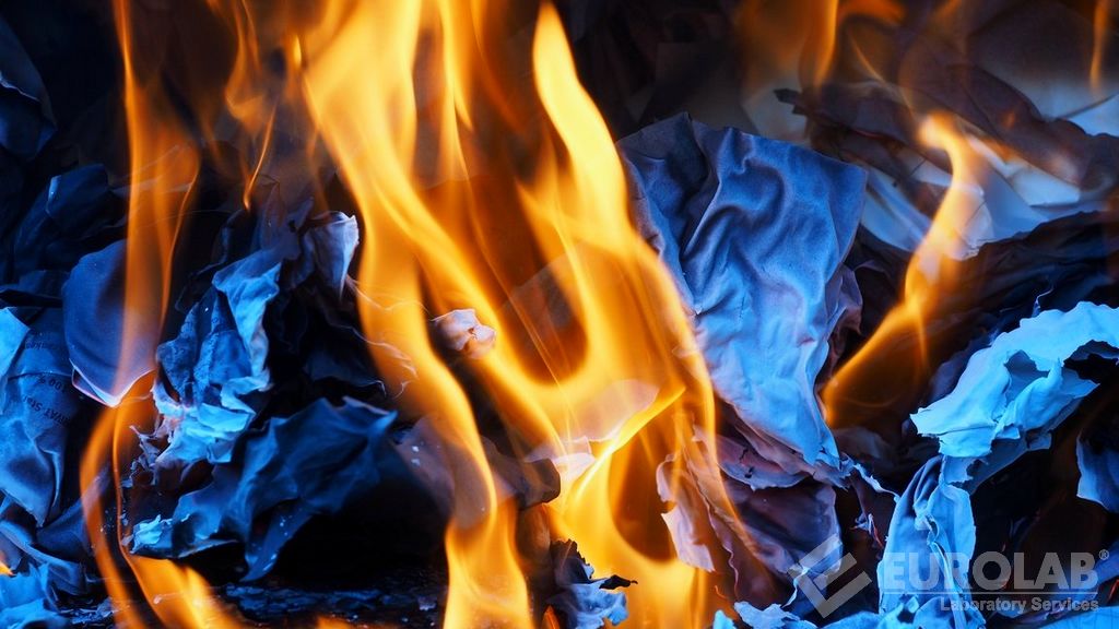 BS 5438 Metodi di prova per l'infiammabilità dei tessuti quando esposti a una piccola fiamma di accensione applicata alla faccia o al bordo inferiore di campioni orientati verticalmente BS 5438 Metodi di prova per l'infiammabilità dei tessuti quando esposti a una piccola fiamma di accensione applicata alla faccia o al bordo inferiore di campioni orientati verticalmente