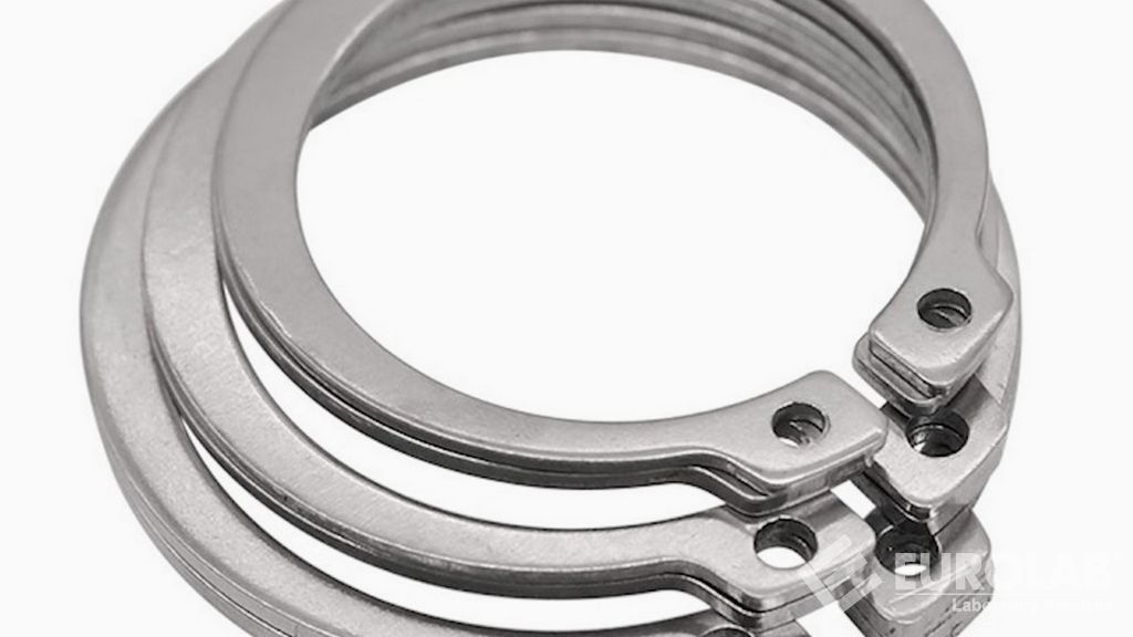 Anelli di sicurezza con linguette per l'uso su alberi DIN 983 (anelli elastici esterni)