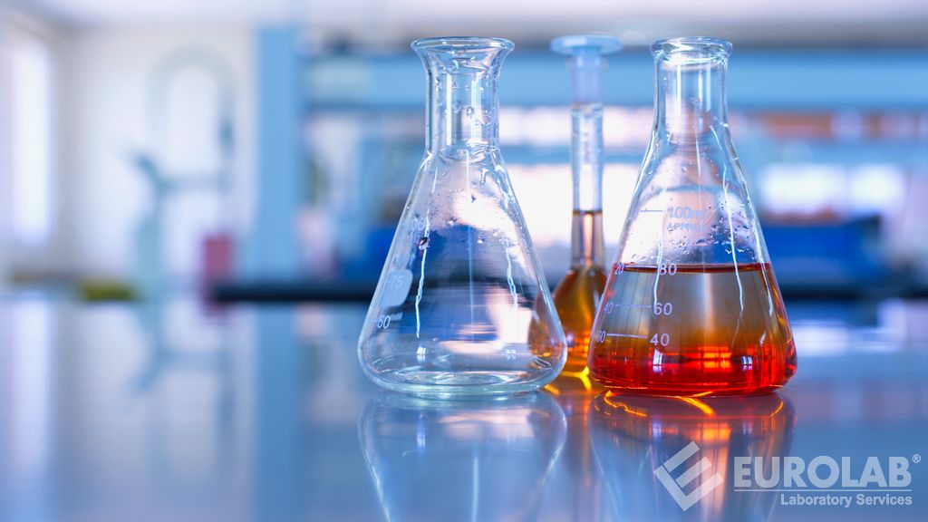 EN 16615 Disinfettanti chimici e antisettici - Metodo di prova quantitativo per la valutazione dell'attività battericida e lievito su superfici non porose ad azione meccanica utilizzando panni in campo medico (test a 4 campi) - Metodo di prova e requisiti (Fase 2, Fase 2)