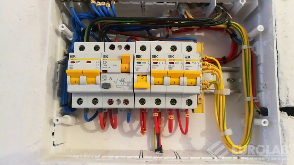 IEC 61009-1 Interruttori per corrente residua (RCBO) con protezione da sovracorrente integrata per usi domestici e simili - Parte 1: Regole generali