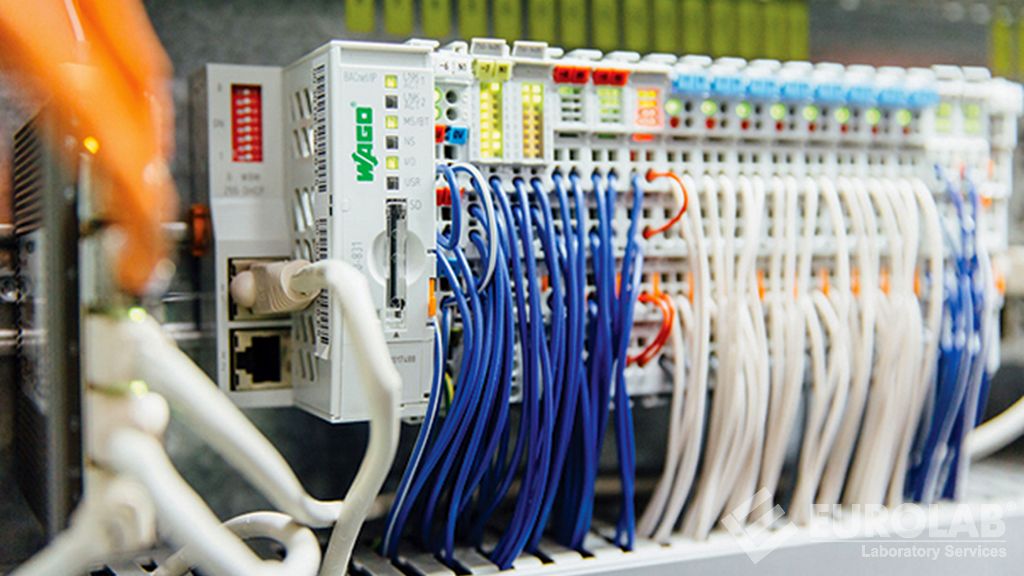 IEC 62208 Involucri vuoti per quadri e controllori di bassa tensione - Requisiti generali