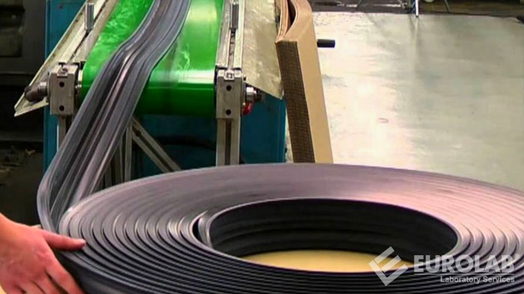 NF T46-019 Gomma vulcanizzata o termoplastica - Resistenza alla rottura dell'ozono - Test di allungamento statico NF T46-019 Gomma vulcanizzata o termoplastica - Resistenza alla rottura dell'ozono - Test di allungamento statico