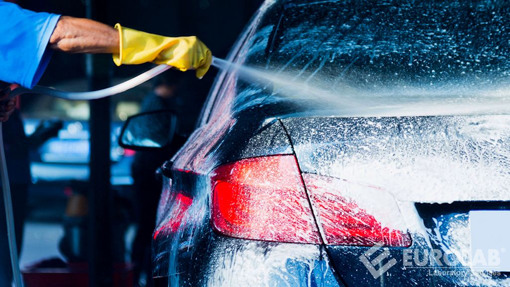 Test d'impact de pulvérisation de lavage de voiture