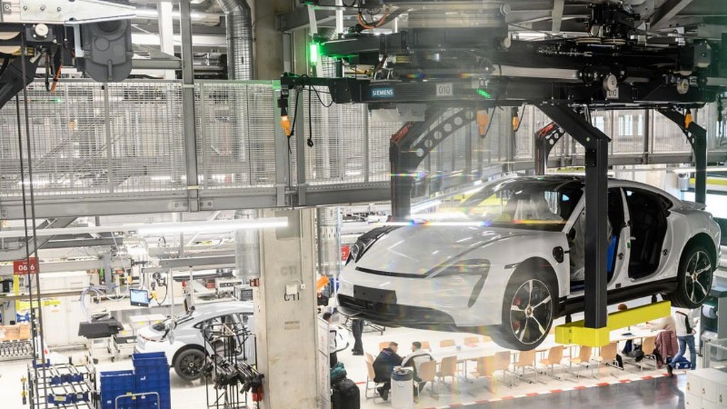 Renault D47 1234 Plastik Elemanlı Parçalar - Kuru, Radyans Olmayan Bir Fırında Isı Davranışı