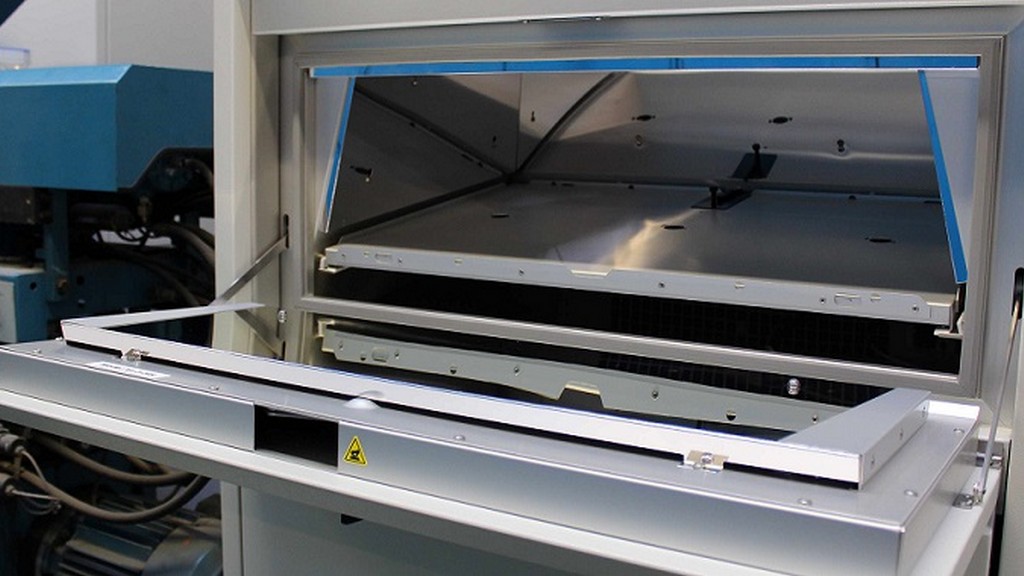 SAE J1960 Kontrollü Işınımlı Su Soğutmalı Ksenon Ark Aparatı Kullanılarak Otomotiv Dış Malzemelerinin Hızlandırılmış Pozlanması