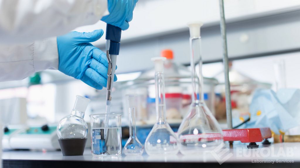 Détermination de la substance active cationique de masse moléculaire élevée Détermination de la substance active cationique de masse moléculaire élevée